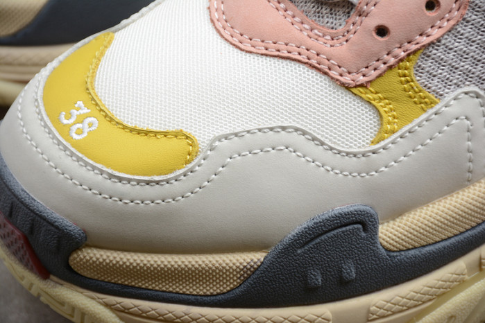 Ba*len*cia*ga triple s w09o5 9030