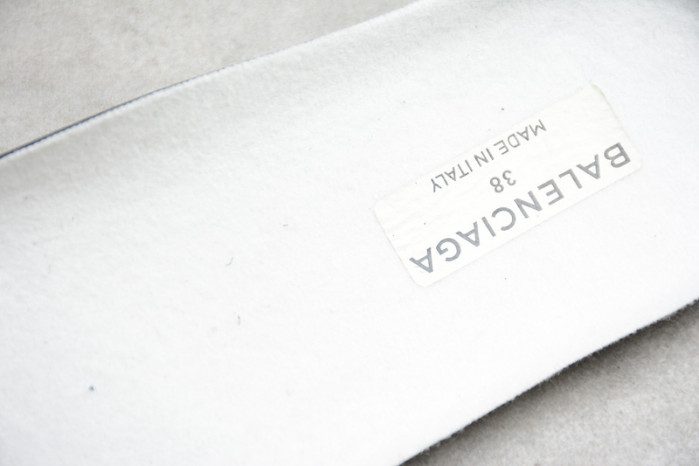 Ba*len*cia*ga triple s w09o5 9021