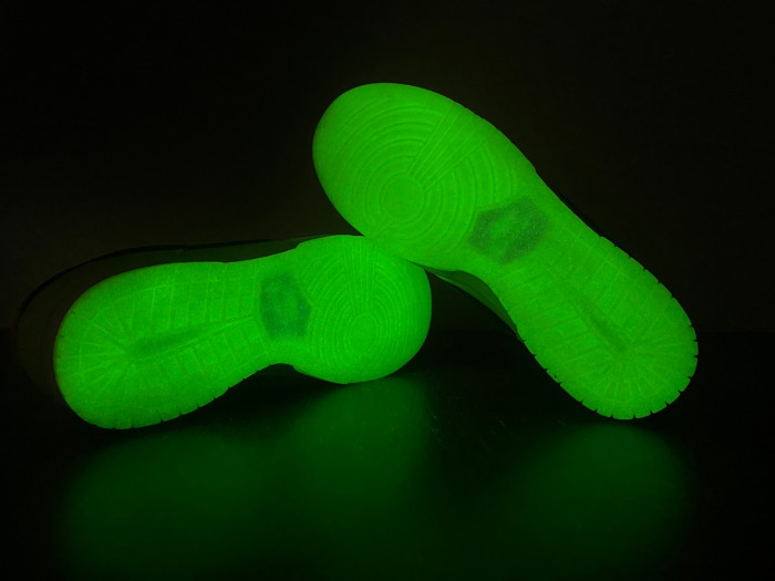 nike dunk low “glow in the dark” fj4610-702