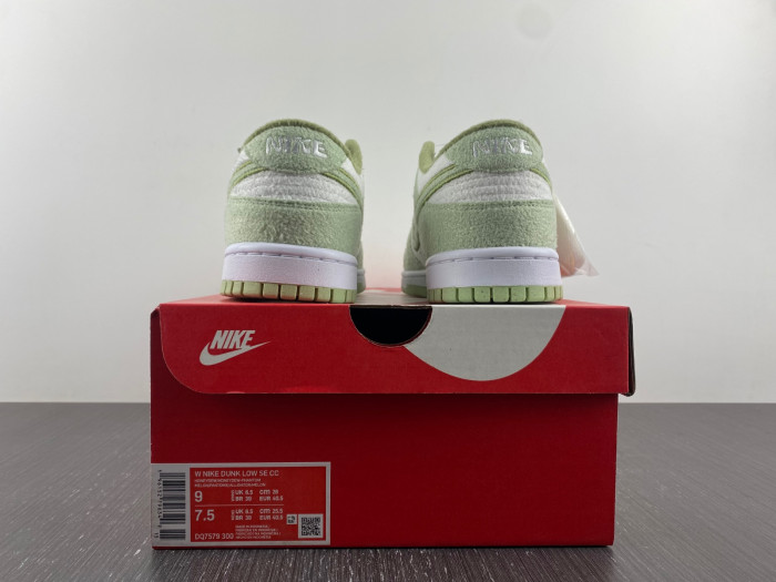 nike dunk low fleece pack honeydew dq7579-300