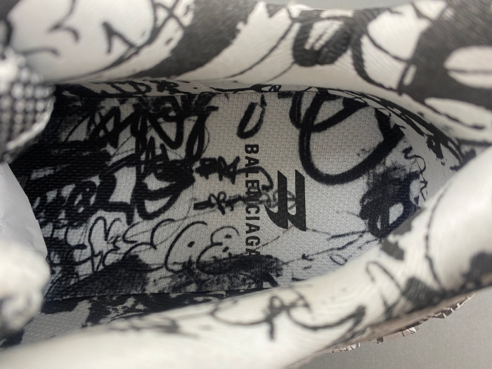 Ba*len*cia*ga defender trainers 685613-w2rg1 9010