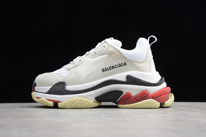 Ba*len*cia*ga triple s w09o5 9024