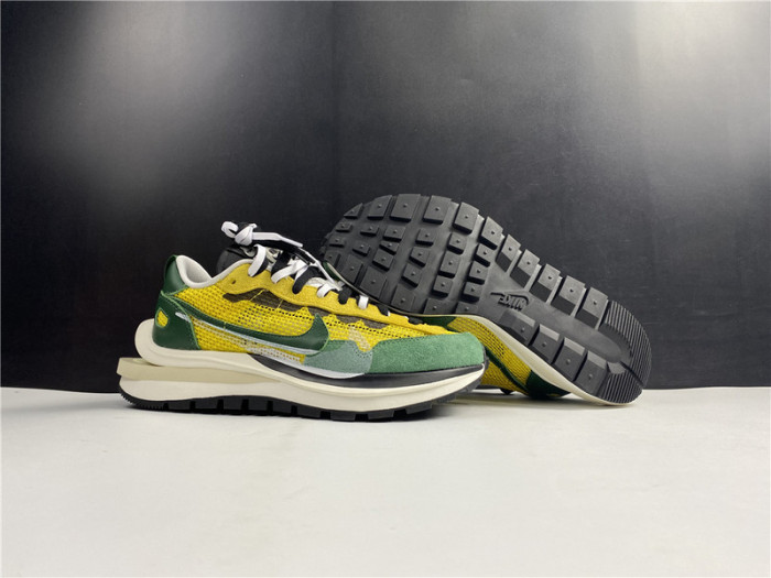 sacai x nike vaporwaffle “tour yellow” cv1363-700