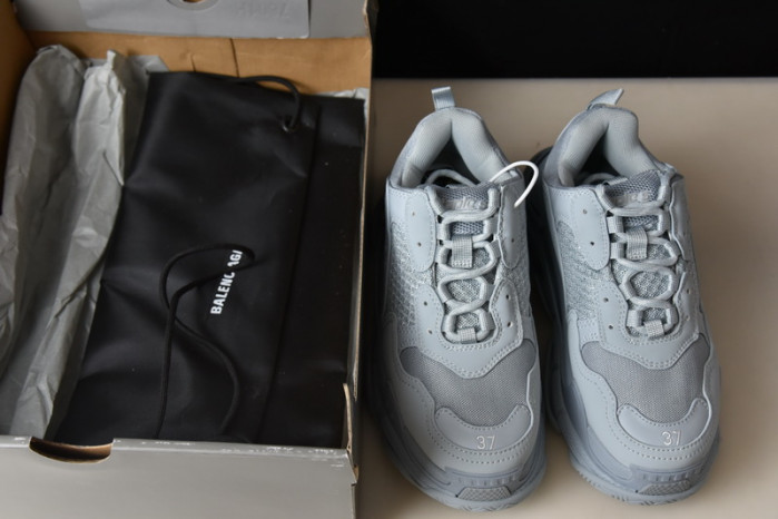 Ba*len*cia*ga triple s sneaker w2fw1 4700