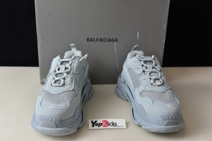 Ba*len*cia*ga triple s sneaker w2fw1 4700