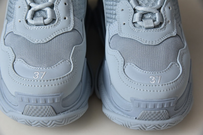 Ba*len*cia*ga triple s sneaker w2fw1 4700
