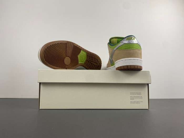 nike sb dunk low “escargot” fq7585-200