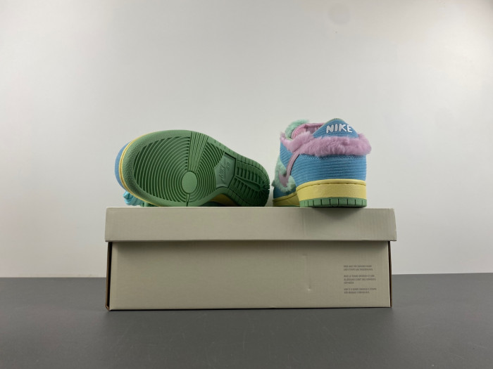 verdy x nike sb dunk low “visty”