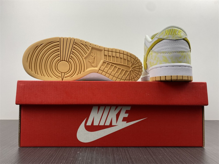 nike dunk low yellow strike dm9467-700