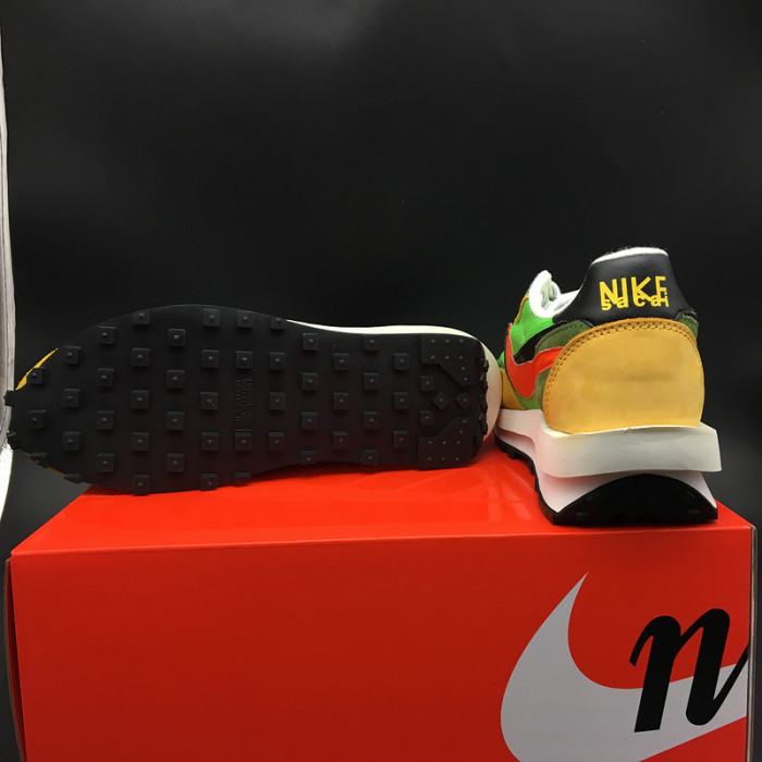 nike ld waffle sacai green gusto bv0073-300