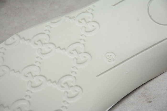 g*u*i ace embroidered low-top sneaker e2270