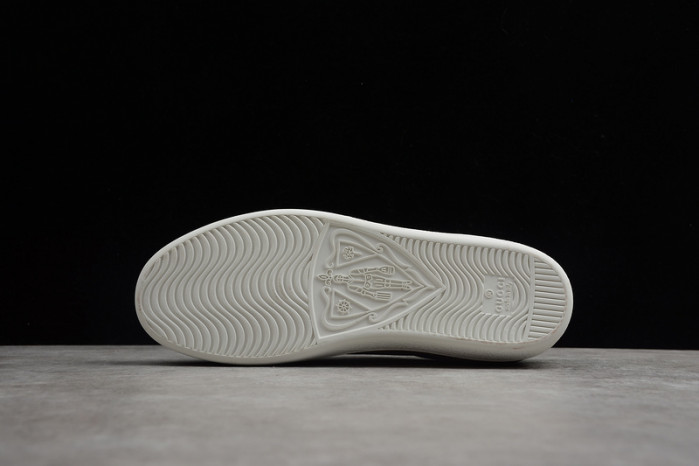 g*u*i ace embroidered low-top sneaker e2270