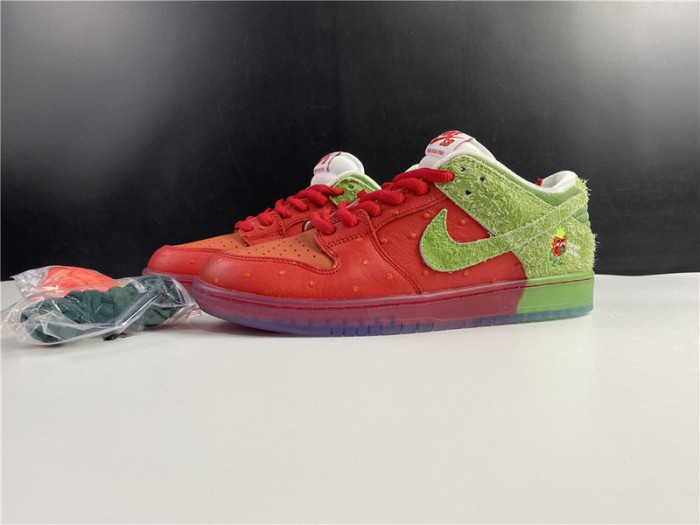nike dunk low “strawberry cough“ cw7093-601