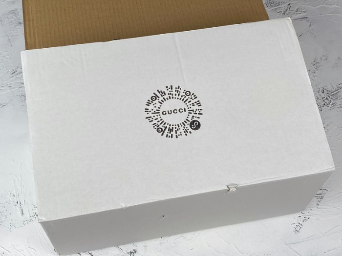 g*u*i ace embroidered low-top sneaker e2273