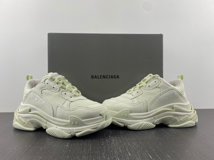 Ba*len*cia*ga triple s sneaker w2cr5 9001