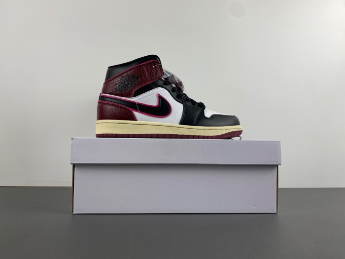 air jordan 1 mid wmns “bordeaux” fq7818-101