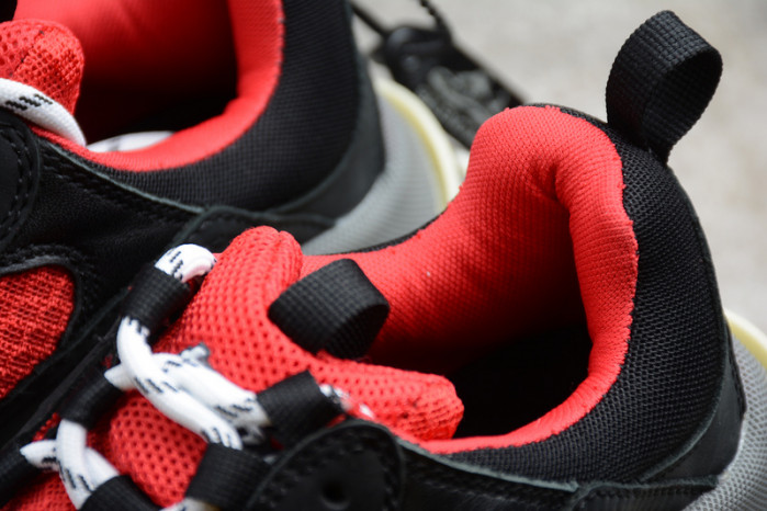 Ba*len*cia*ga triple s w09o5 9032