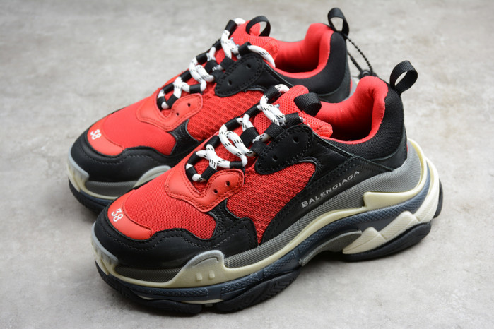 Ba*len*cia*ga triple s w09o5 9032