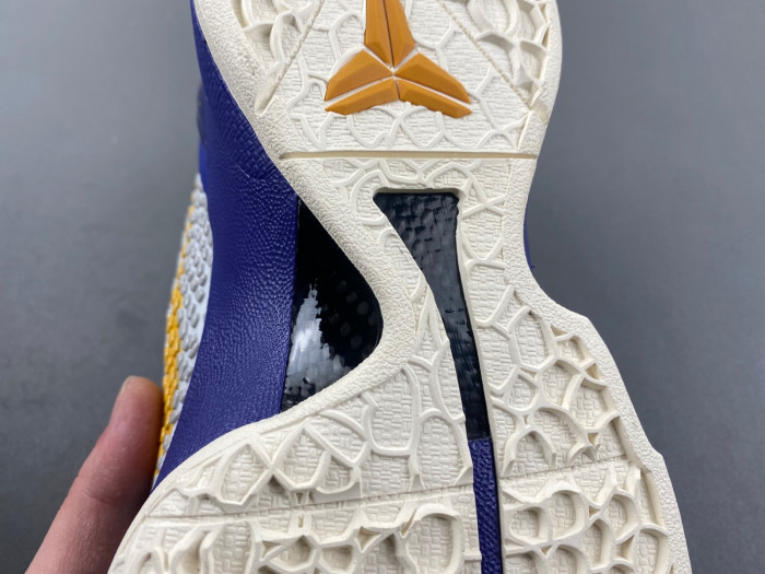 zoom kobe 429659-104