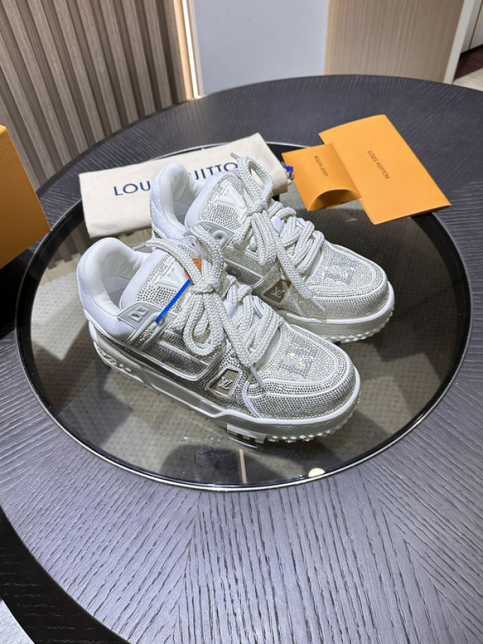 l0vt maxx sneakers