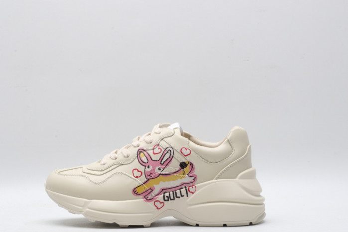 g*u*i ace embroidered low-top sneaker e2359