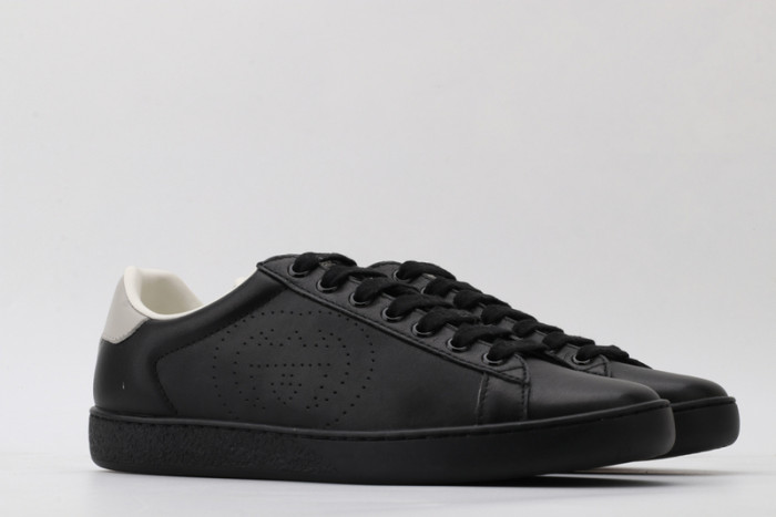 g*u*i ace embroidered low-top sneaker e2331