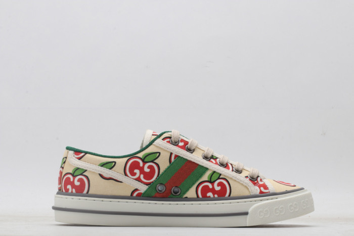 g*u*i ace embroidered low-top sneaker e2310
