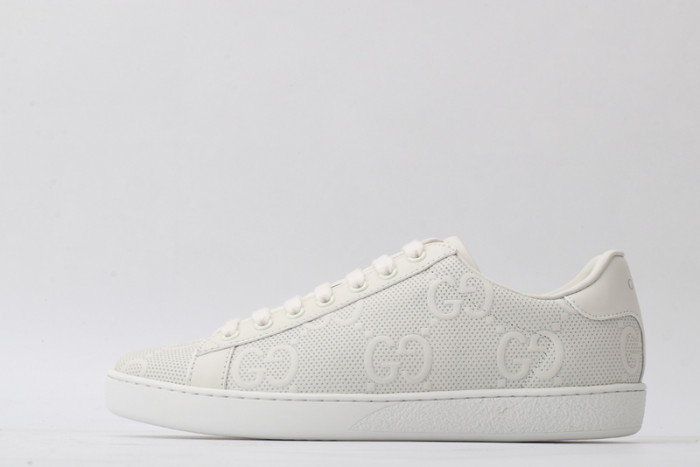 g*u*i ace embroidered low-top sneaker e2332