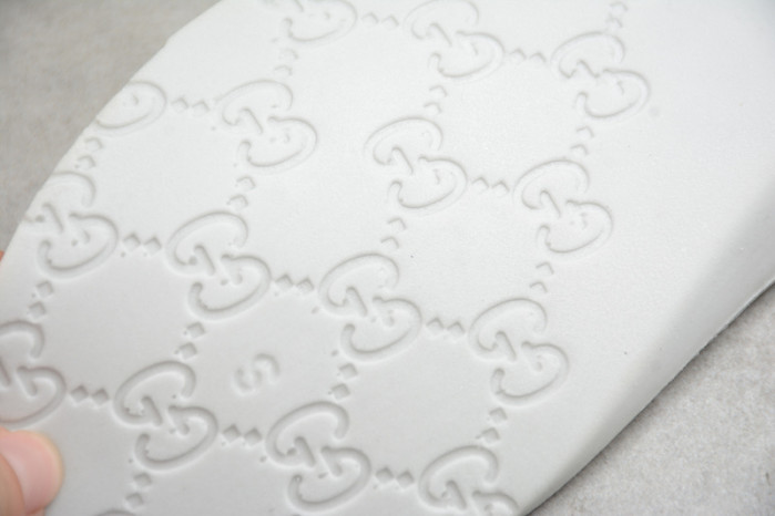 g*u*i ace embroidered low-top sneaker e2283