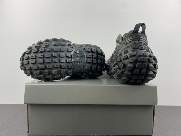 Ba*len*cia*ga defender trainers w2rd2 7200