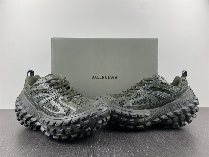 Ba*len*cia*ga defender trainers w2rd2 7200